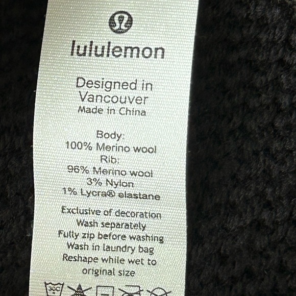 Lululemon On The Go Poncho 
One Size 
Black - Picture 5 of 9